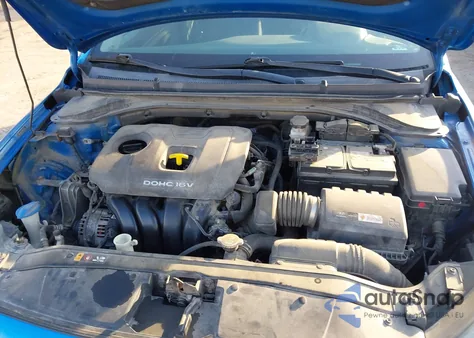 2017 Hyundai Elantra Value Edition z USA, uszkodzony, nr VIN 5NPD84LFXHH203235